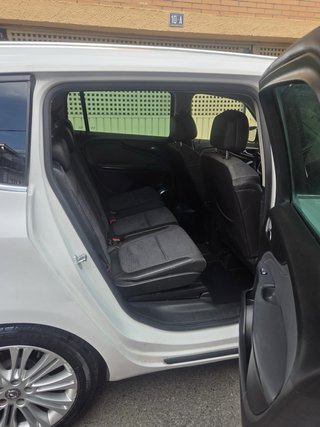 Opel Zafira Tourer 2012