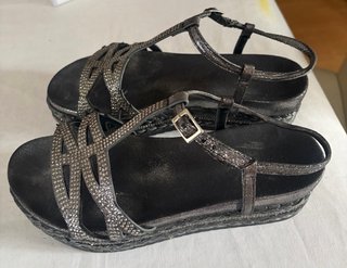 Sandalias CafeNoir Plateadas Talla 38