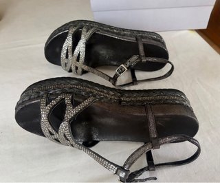 Sandalias CafeNoir Plateadas Talla 38