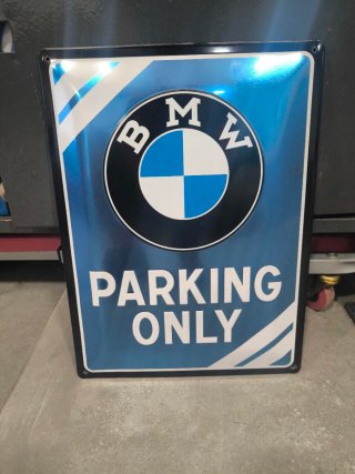 Cartel BMW Parking Only