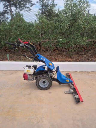 Segadora BCS 615 para cortar hierba alta