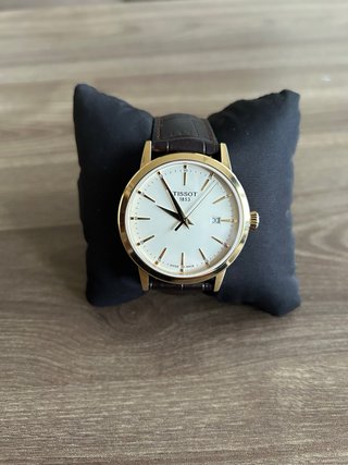 Reloj Tissot Classic Dream Oro y Piel Marrón