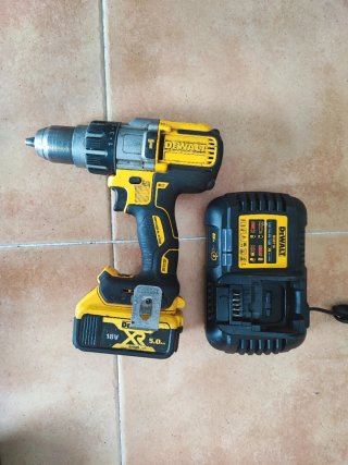 Taladro DeWalt 18V 5.0Ah con Cargador