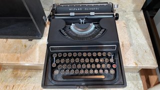 Máquina de escribir Hispano Olivetti