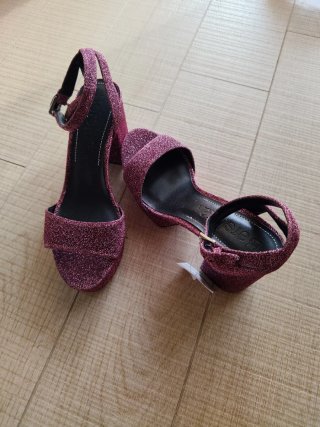 Sandalias Bershka tacón
