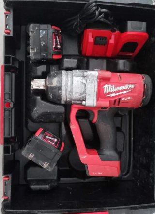 Llave de impacto Milwaukee Fuel