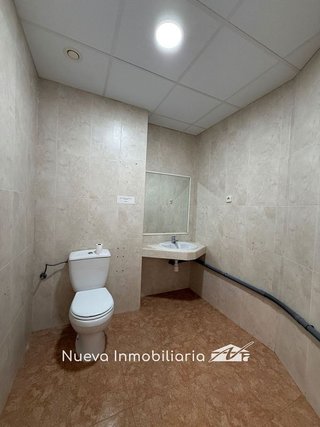 Local comercial en venta en Centro Ciudad en Linares