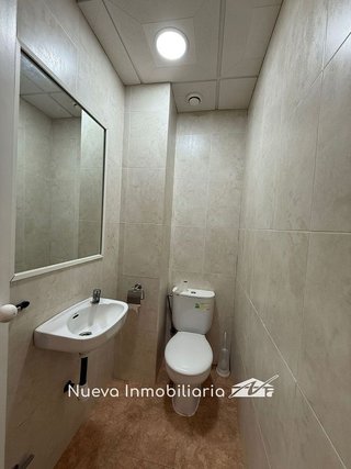 Local comercial en venta en Centro Ciudad en Linares