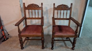Recibidor, banco y dos sillas de madera antiguos