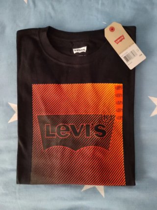 Camiseta Levi's Manga Larga Negra. Talla 16 años