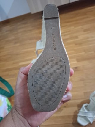 Sandalias de cuña blancas