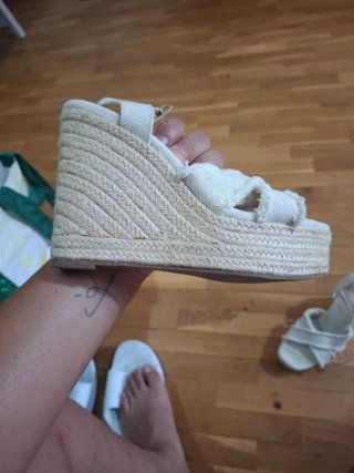 Sandalias de cuña blancas
