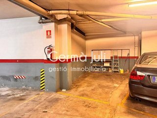 Garaje en venta en Centre en Badalona