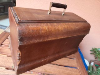 Antigua Tapa de Madera para Máquina de Coser