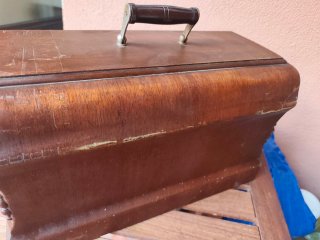 Antigua Tapa de Madera para Máquina de Coser