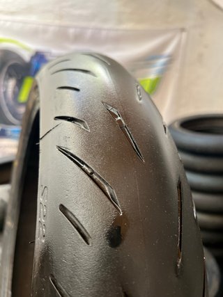 Neumático Delantero Bridgestone S22 ENVÍO GRATIS