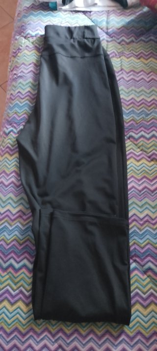 Pantaloni neri elasticizzati