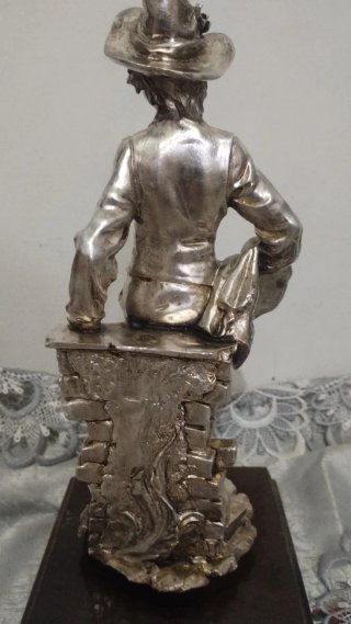 Statuetta in Argento Firmata su Piedistallo di leg