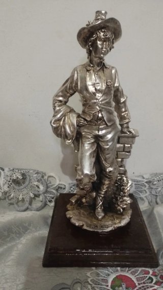 Statuetta in Argento Firmata su Piedistallo di leg