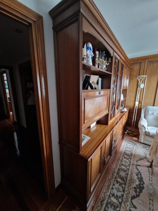 Mueble de salón madera maciza con vitrina