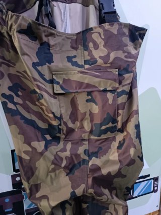 vadeador de pecho de camuflaje