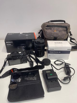 Cámara Sony Alpha 6600 y accesorios