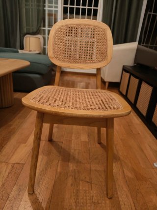 3 Sillas de madera y ratán
