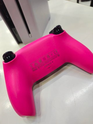 PS5 Slim 1TB + Mando Dual Sense V2 Rosa