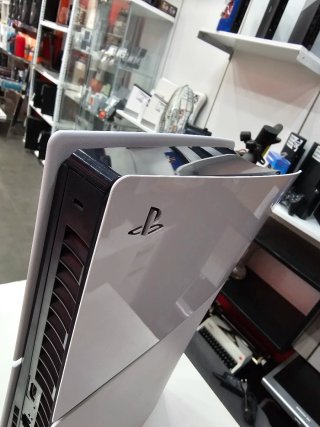 PS5 Slim 1TB + Mando Dual Sense V2 Rosa
