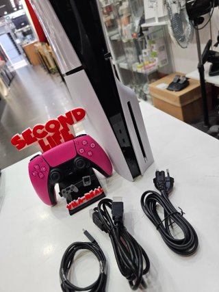 PS5 Slim 1TB + Mando Dual Sense V2 Rosa