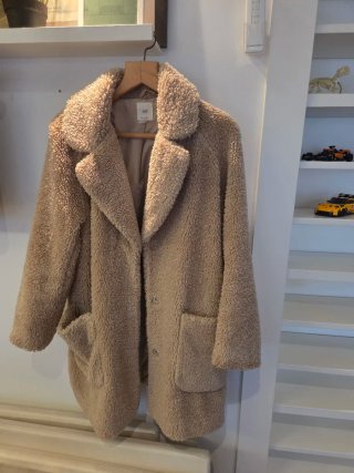 Abrigo de borreguito beige H&M