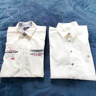 2 Camisas Blancas Manga Corta Talla L