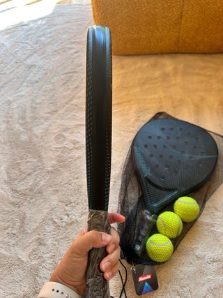 Lote de 2 Palas de Pádel y 6 Pelotas