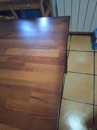 Mesa Cuadrada con 4 Sillas de Madera
