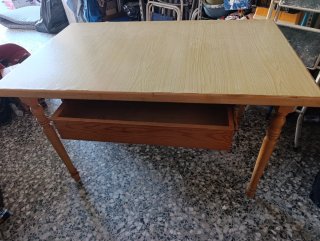 Mesa de cocina con cajón