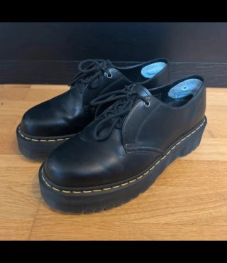 Zapatos Dr. Martens Negros de Plataforma