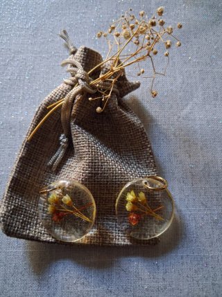 Orecchini artigianali con fiori