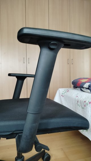 Silla de oficina ergonómica con ruedas