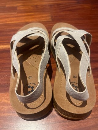 Sandalias doradas tiras cruzadas talla 36