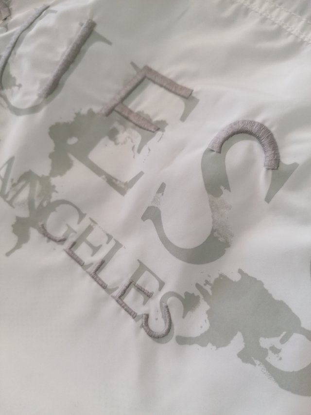 GUESS ligera entretiempo + regalo