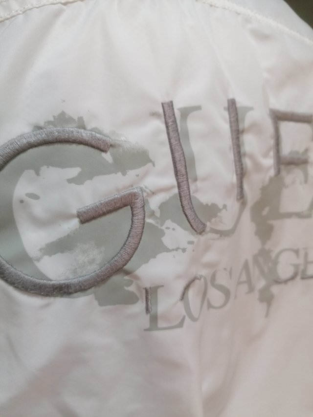 GUESS ligera entretiempo + regalo