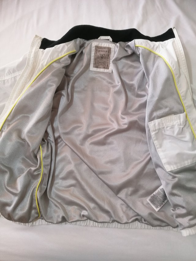 GUESS ligera entretiempo + regalo