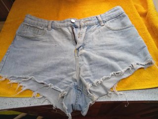 Pantalones cortos vaqueros grises y negro 5€ los 2