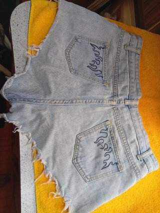 Pantalones cortos vaqueros grises y negro 5€ los 2
