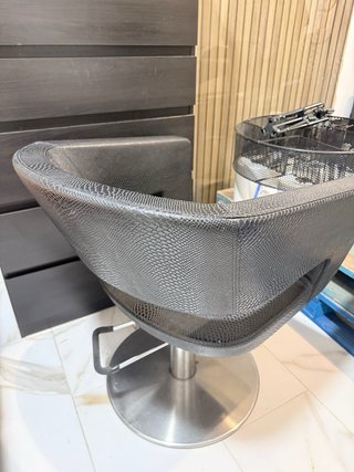 Silla de peluquería giratoria y regulador altura