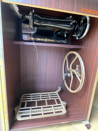 Máquina de Coser Hexagon con Mueble
