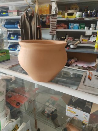 Maceta de terracota color beige
