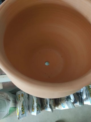 Maceta de terracota color beige