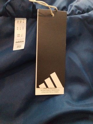 Abrigo Adidas, talla M. Nuevo