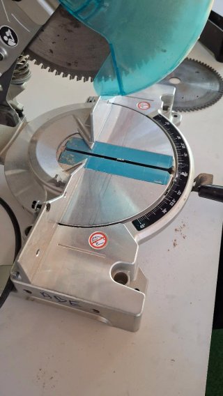 Ingletadora Makita LH 1040 F